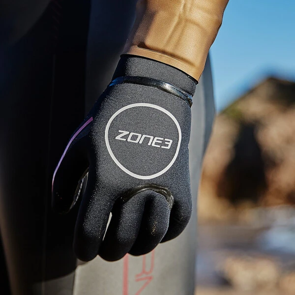 ZONE3 HEAT-TECH Neoprene Swim Gloves Black - Image 6